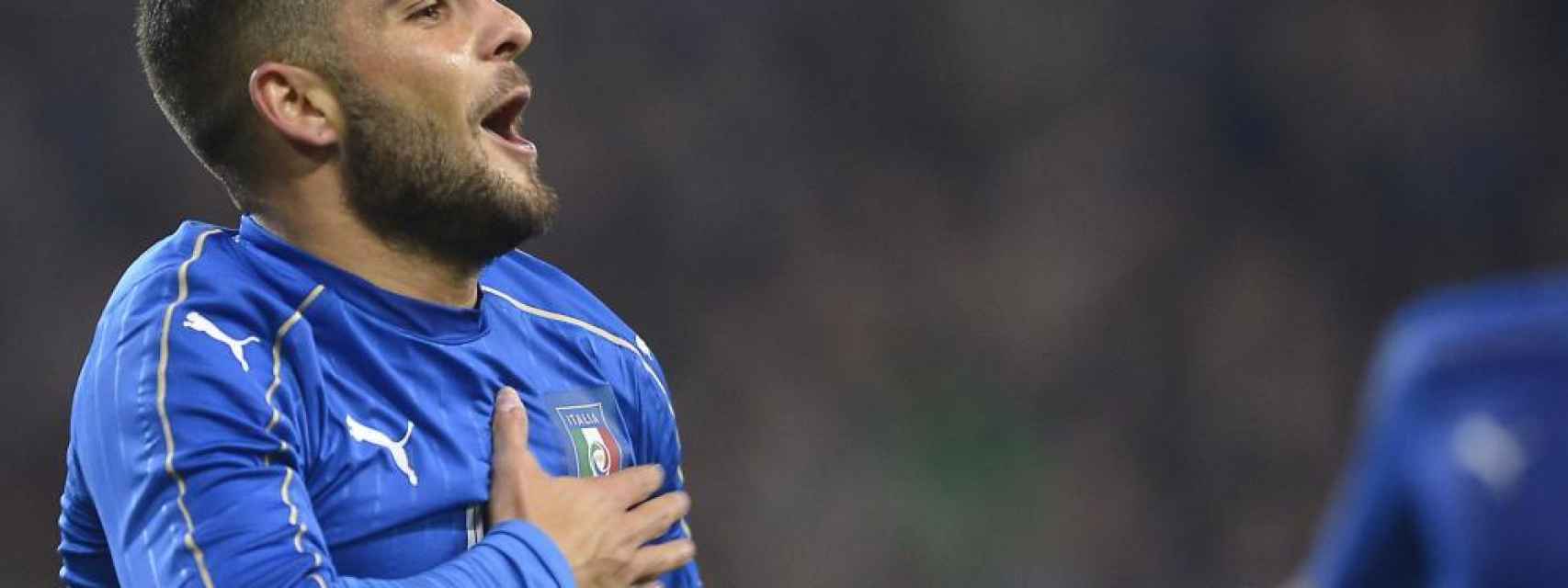 Insigne celebra un gol con Italia.