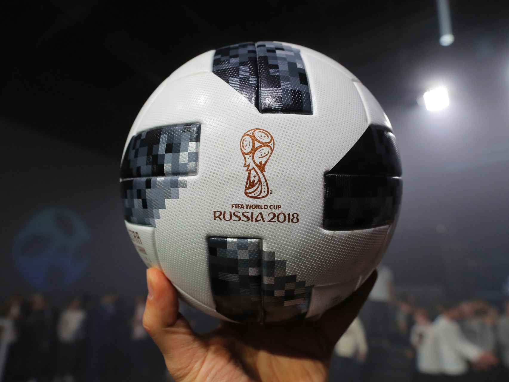 Detalle del Telstar 18, balón del Mundial presentado este jueves.