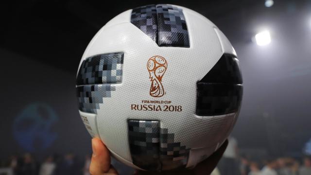 Detalle del Telstar 18, balón del Mundial presentado este jueves.