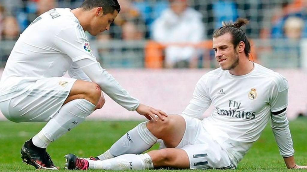 Gareth Bale, lesionado sobre el terreno de juego.