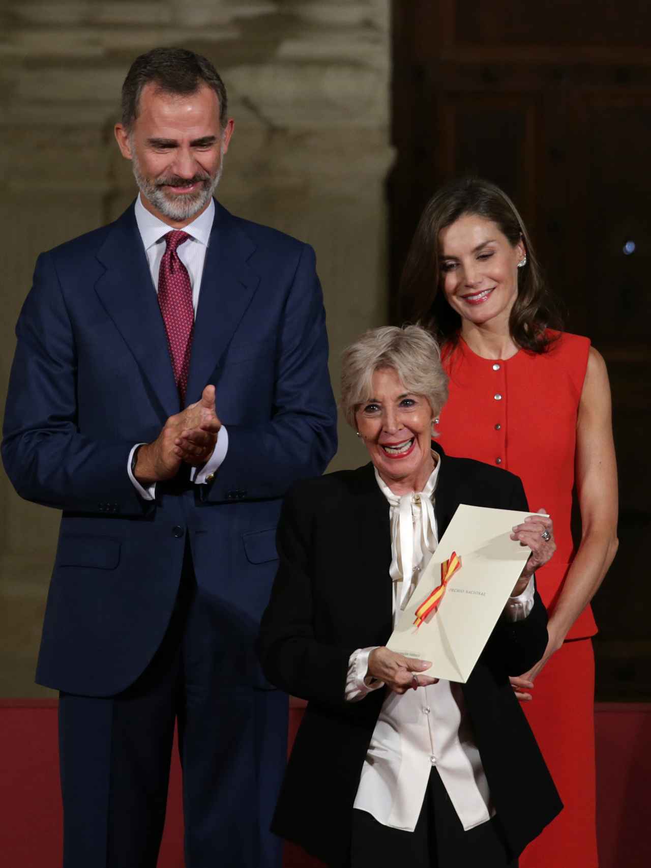 Felipe VI y Letizia junto a Concha Velasco.