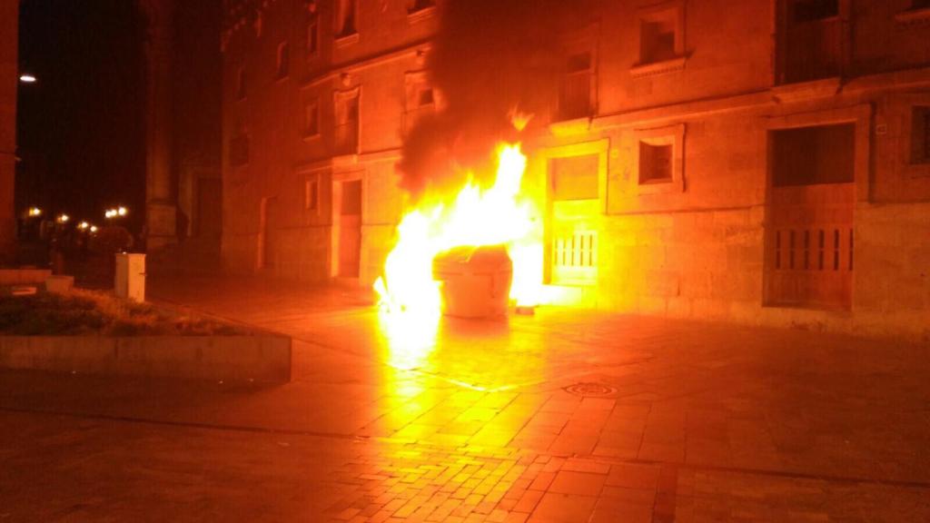 Foto incendio contenedor Casa Conchas