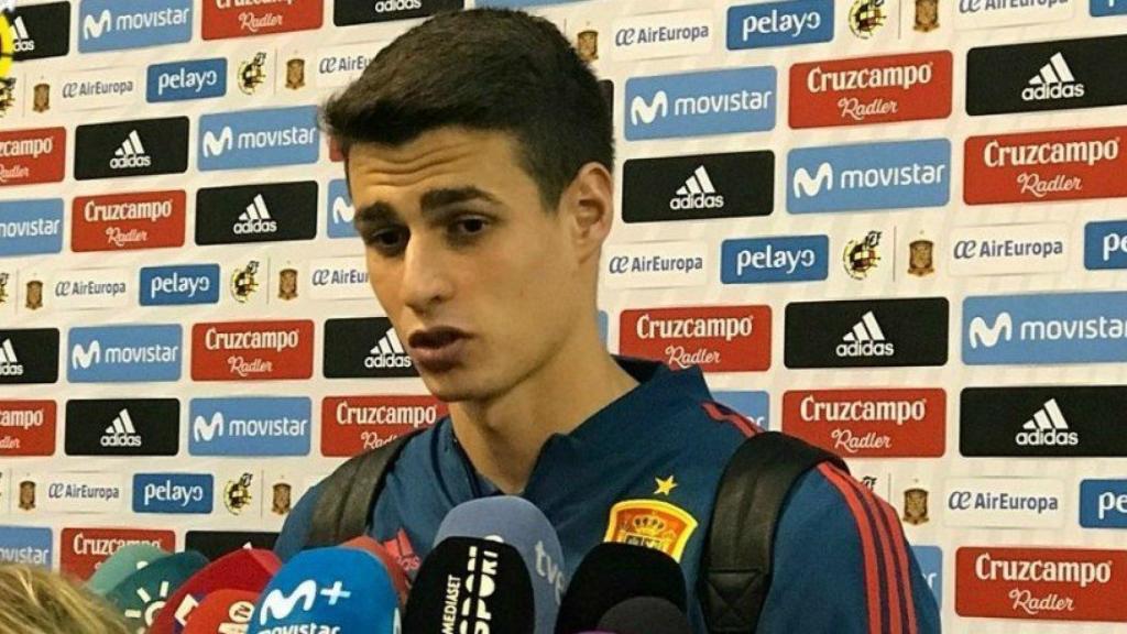 Kepa, en zona mixta. Foto Twitter (@SeFutbol)