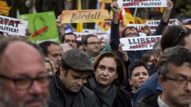 Colau, en la manifestación de entidades independentistas por la liberación de los presos políticos.