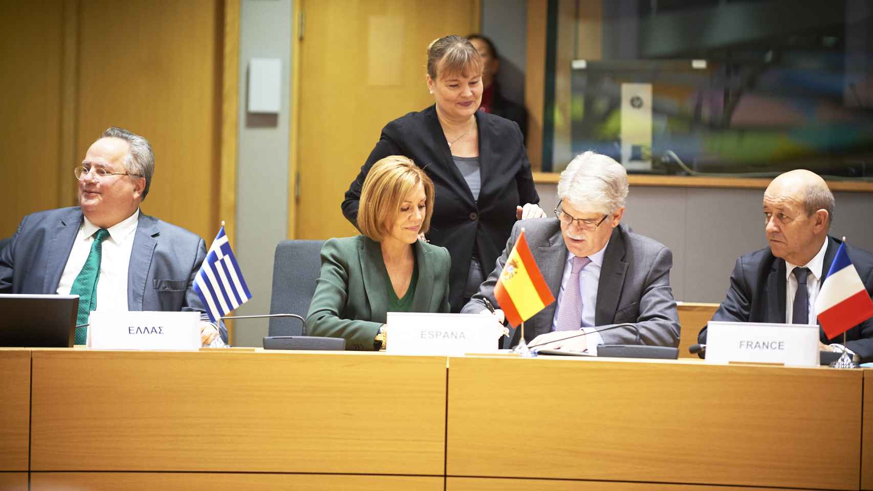 La ministra Cospedal y el ministro Dastis, durante la reunión en Bruselas