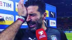 Buffon, llorando tras la eliminación de Italia en la repesca.