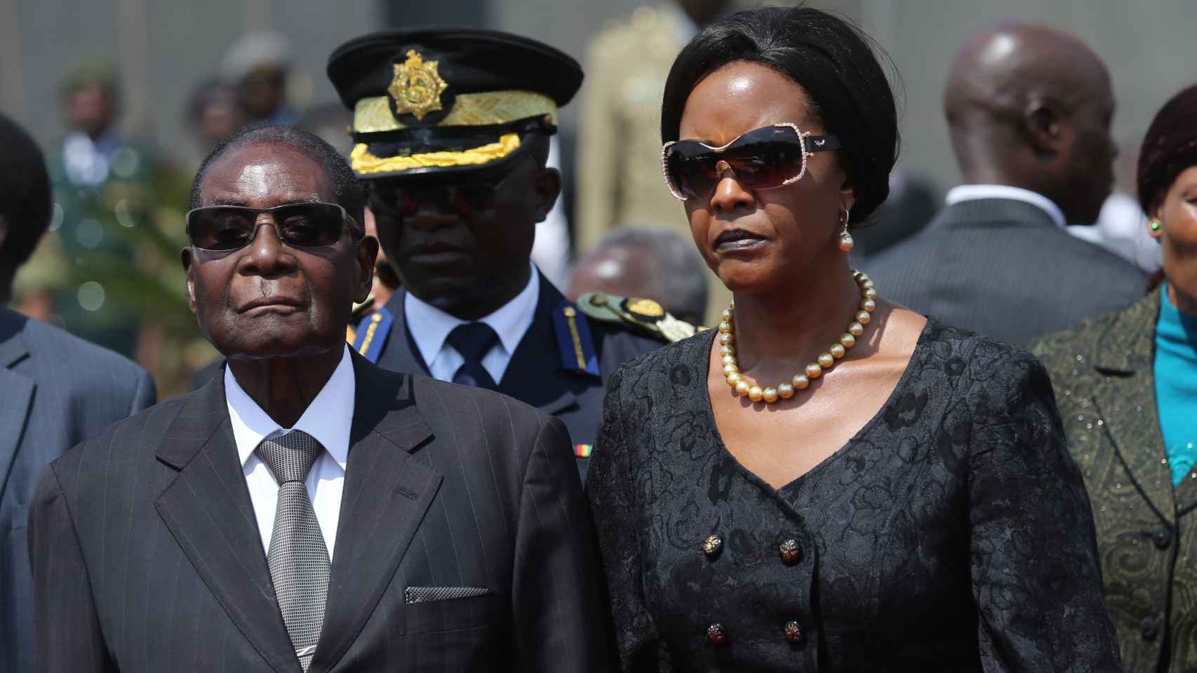 Grace Mugabe junto a su marido, el ex presidente Robert Mugabe