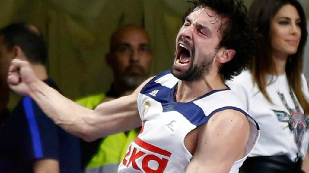 Llull celebra su canasta ganadora   Foto: Twitter (@ACBCOM)