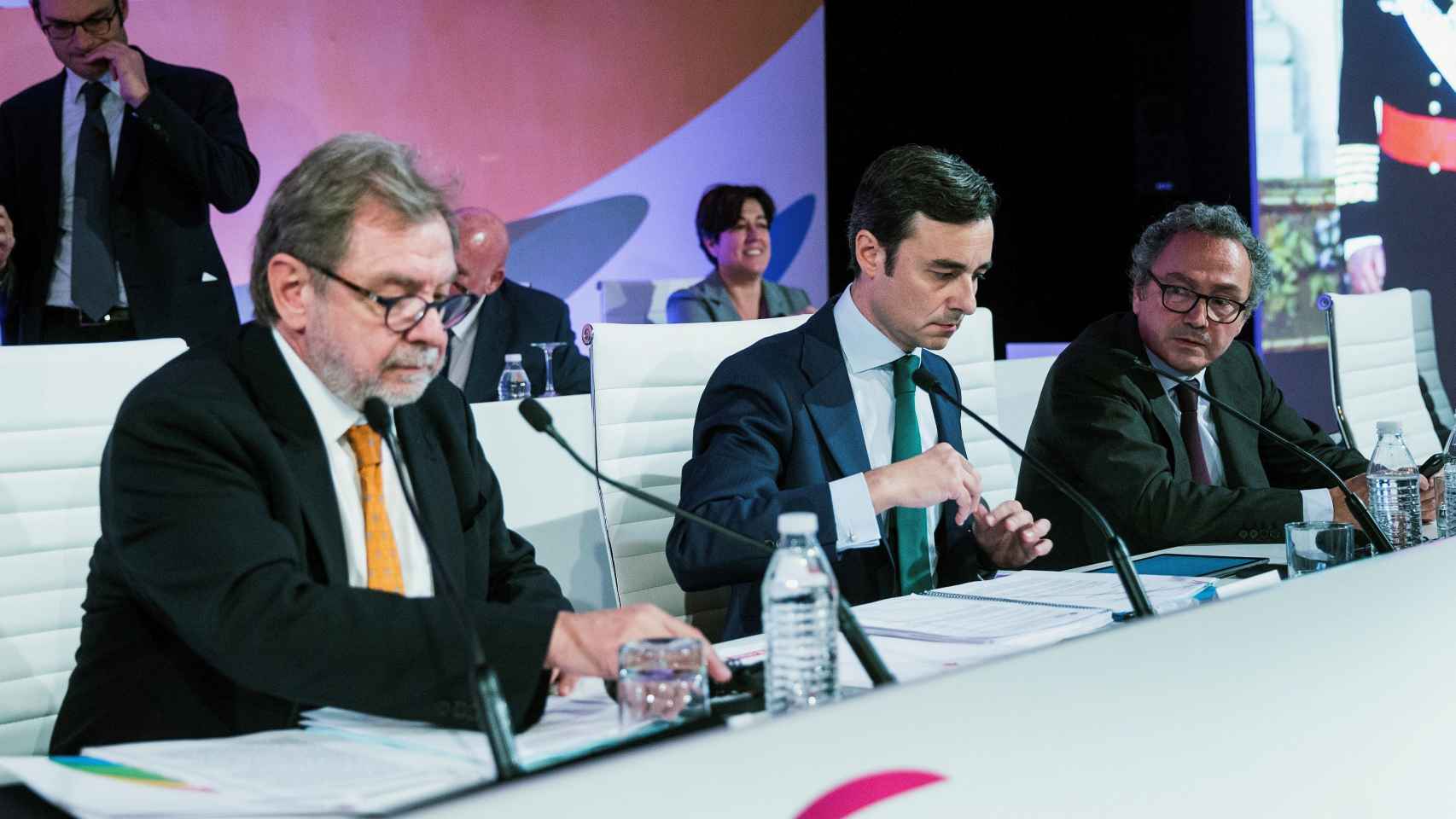 El presidente de Prisa, Juan Luis Cebrián (i), Xavier Pujol (c), secretario general  y Manuel Polanco, durante la última junta general extraordinaria de accionistas.