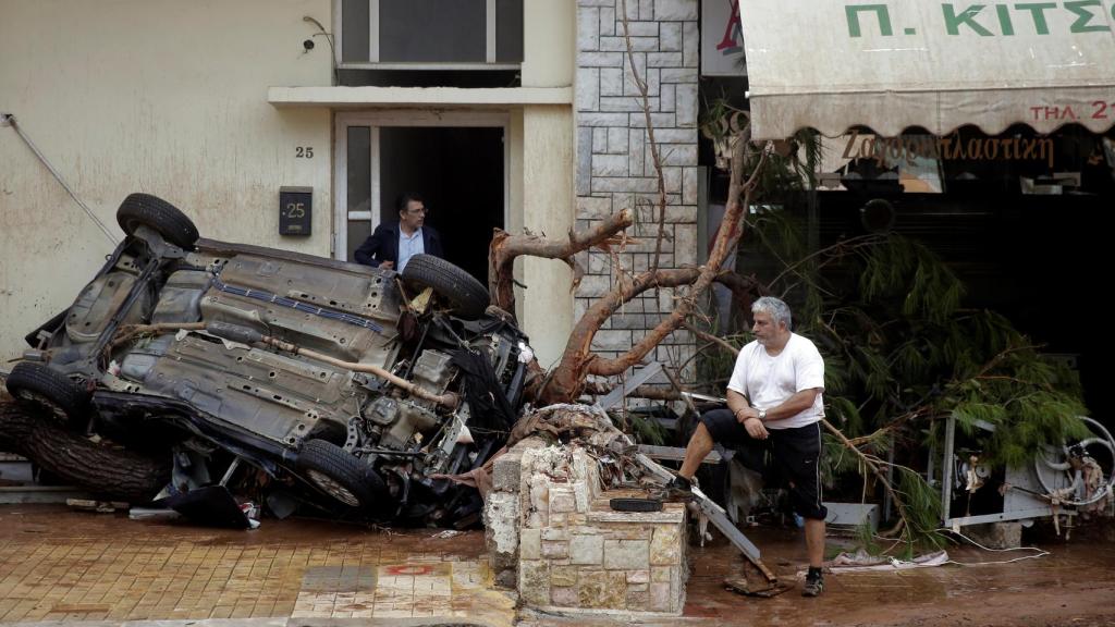 Así se encuentran las calles de Mandra, en Grecia, cerca de Atenas.