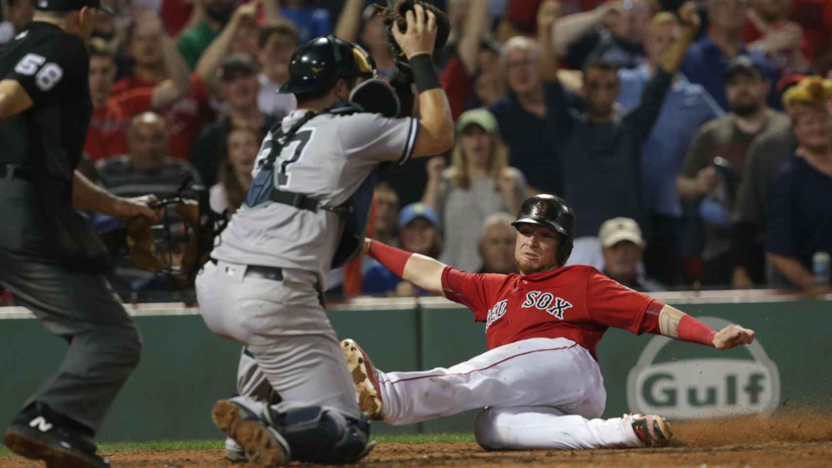 Christian Vázquez intenta completa una carrera durante uno de los Red Sox-Yankees del pasado mes de agosto.