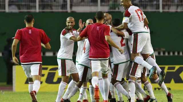 Los futbolistas de Marruecos celebran su clasificación para el Mundial.
