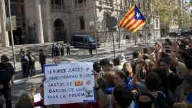 Protesta independentista ante el Tribunal Superior de Justicia de Cataluña. (EFE)