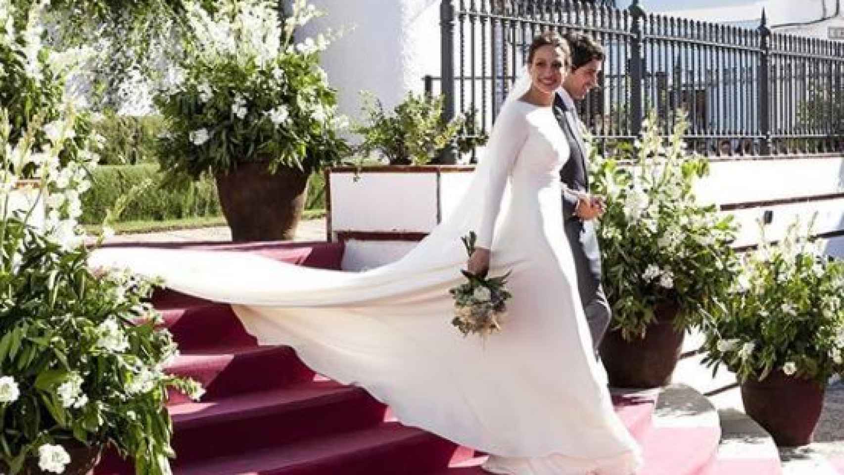 Eva González y Cayetano Rivera el día de su boda.