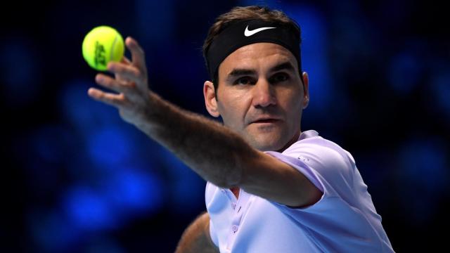 Federer, sacando durante el partido ante Cilic.