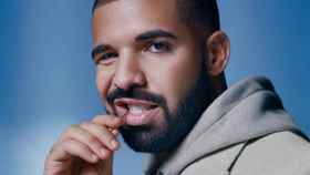 El rapero Drake para un concierto para encararse con un acosador.