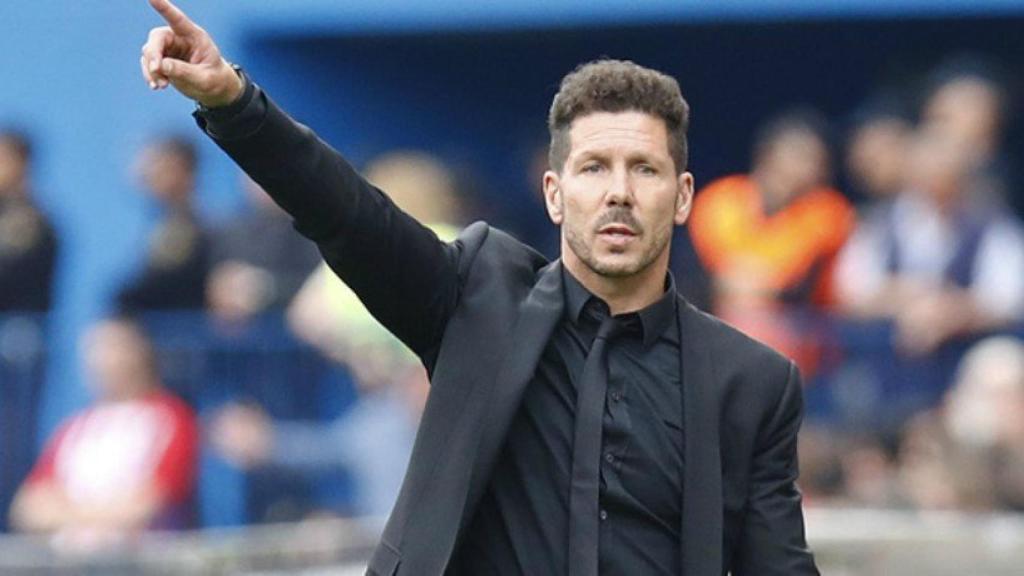 Simeone da órdenes a sus jugadores   Foto: atleticodemadrid.com