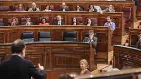 Rajoy contesta a Iglesias en un pleno del Congreso.