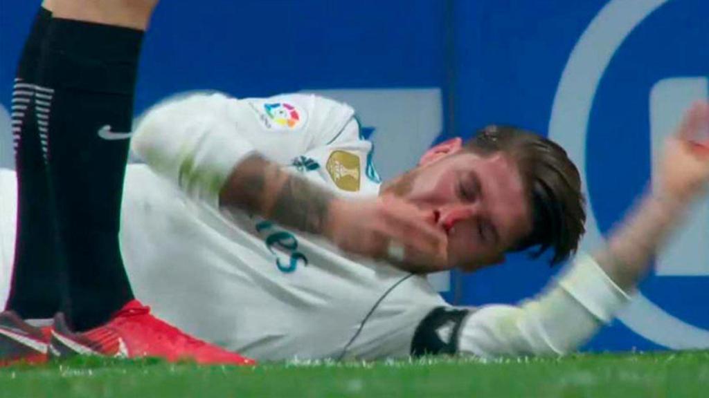 Sergio Ramos sangrando durante el derbi