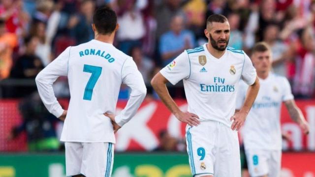 Cristiano y Benzema se lamentan durante la derrota ante el Girona. Foto Twitter (@ChampionsLeague)