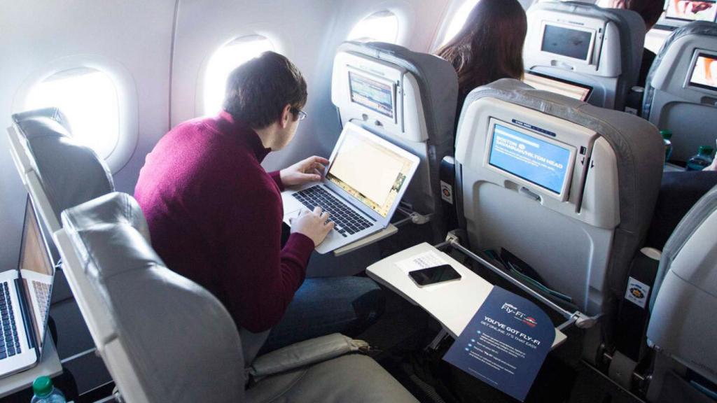 Cuándo usar un móvil en el avión y otros dispositivos electrónicos