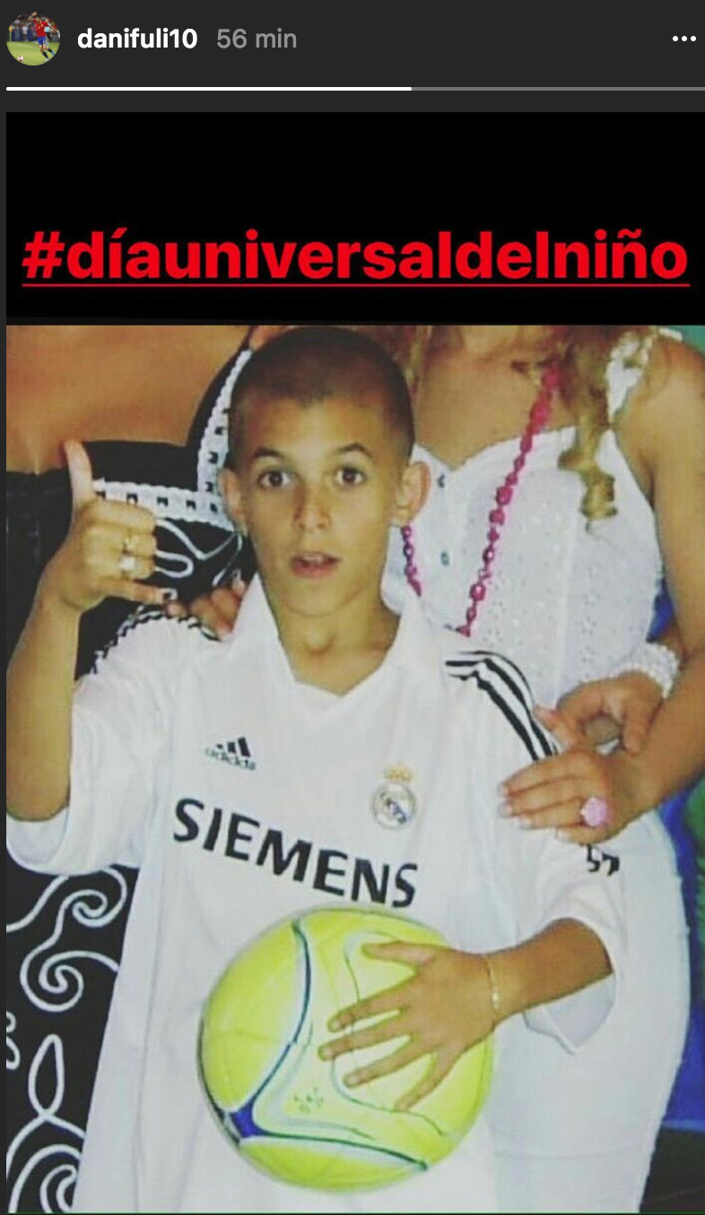 Dani Ceballos con la camiseta del Madrid de niño