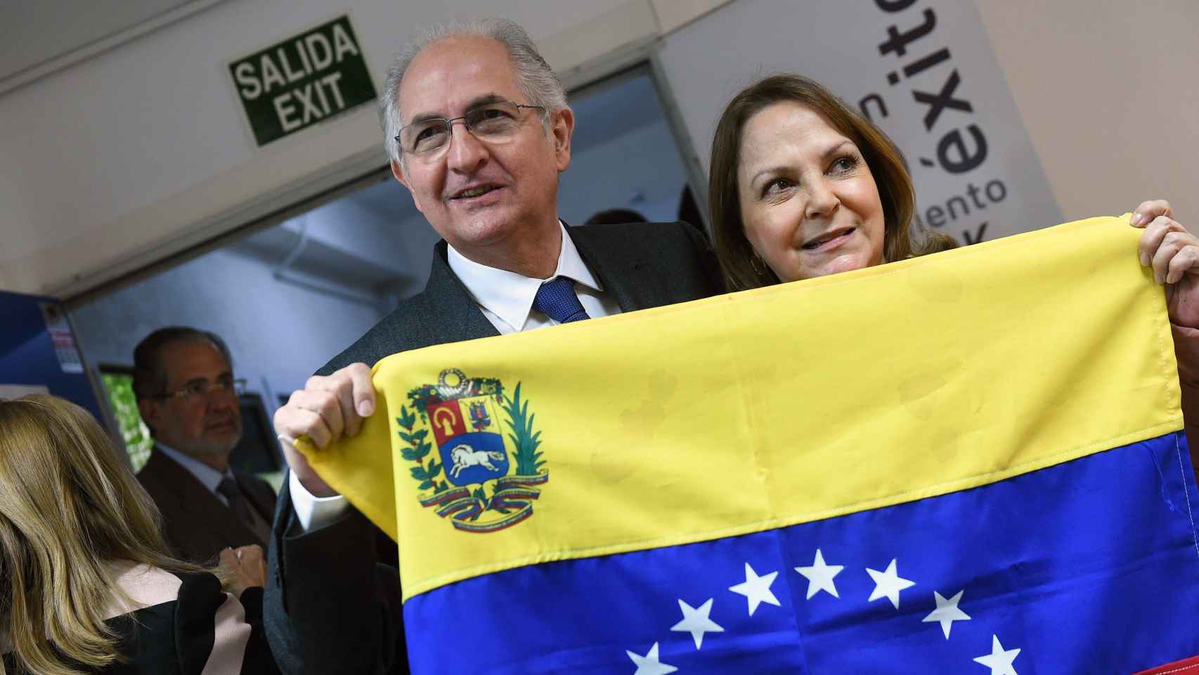 Ledezma junto a su mujer Mitzy Capriles este lunes en Madrid