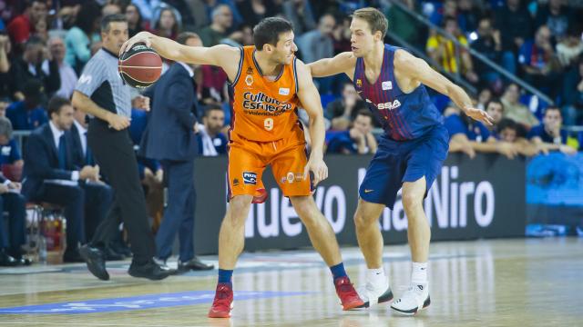 Petteri Koponen defendiendo en el último partido del Barça.