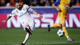 Benzema marcando gol al APOEL