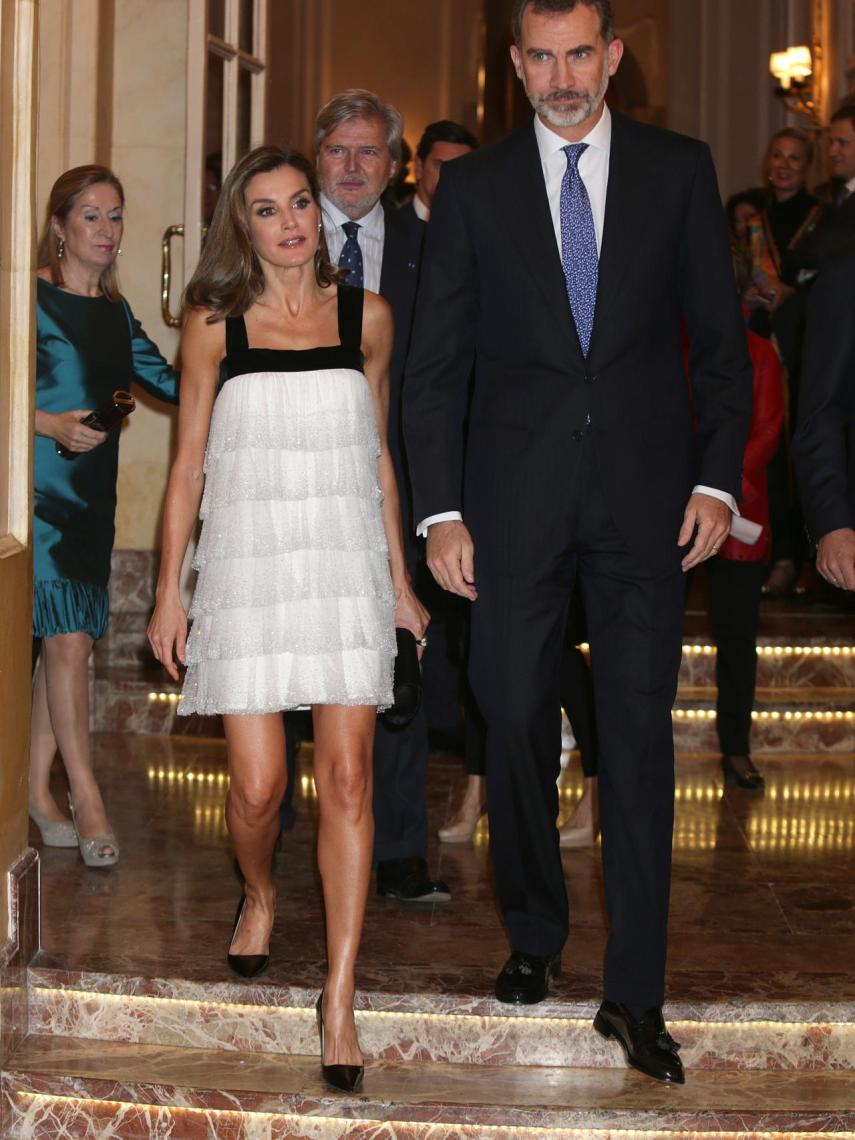 Letizia y Felipe VI, a su llegada al Hotel Ritz de Madrid anoche.