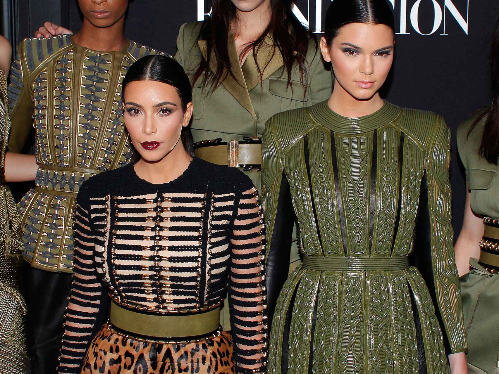 Kim y Kendall, juntas en un desfile de moda.