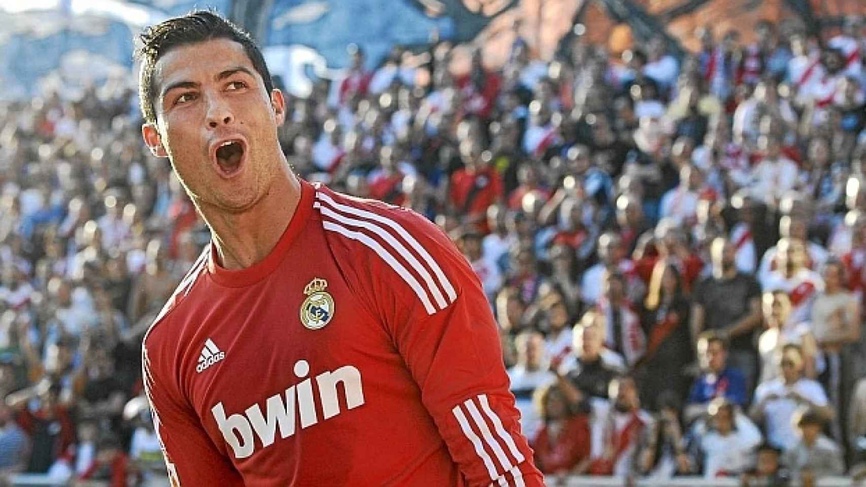 Cristiano Ronaldo luce la equipación roja.