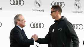 Florentino y Cristiano Ronaldo, en la entrega de coches Audi