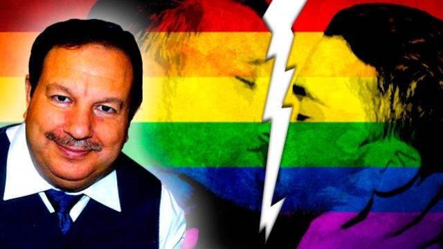 El predicador Lisardo Cano y dos hombres besándose ante una bandera arcoiris.