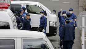 Agentes de Policía de Japón durante la investigación de otro caso