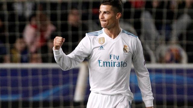 Cristiano Ronaldo celebra uno de sus dos goles al APOEL de Nicosia.