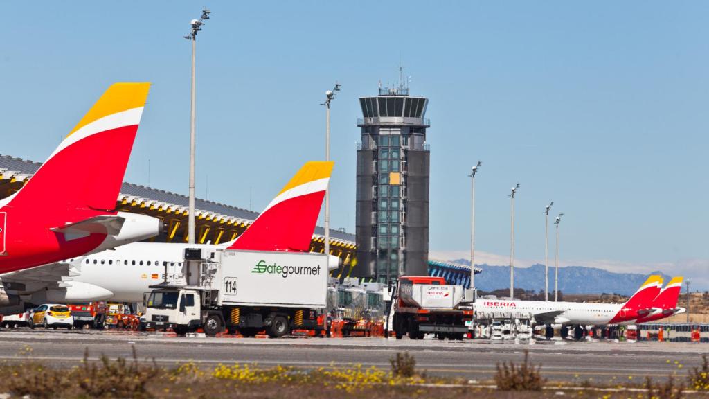 Varios aviones de Iberia en el aeropuerto de Madrid.