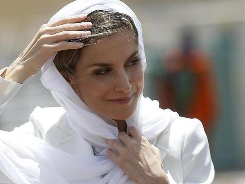 Doña Letizia, durante su visita al Mausoleo de Mohamed V en Rabat