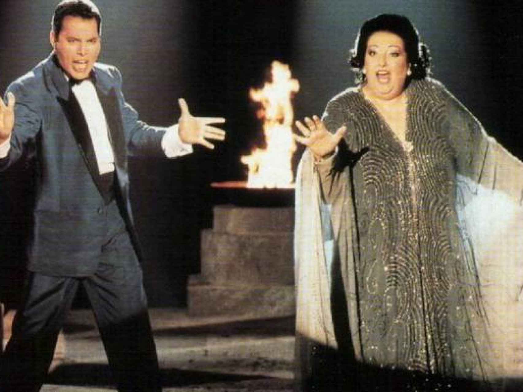 Freddie Mercury y Montserrat Caballé cantando