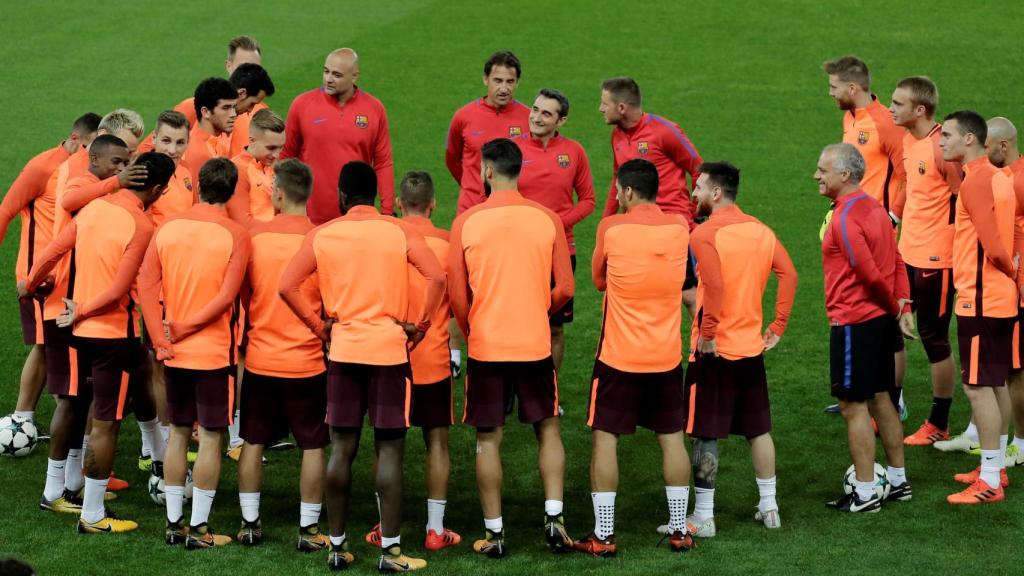 Valverde, en un corrillo durante un entrenamiento.