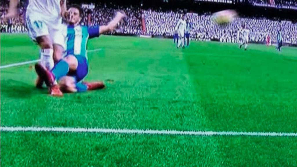 Penalti no pitado sobre Lucas Vázquez