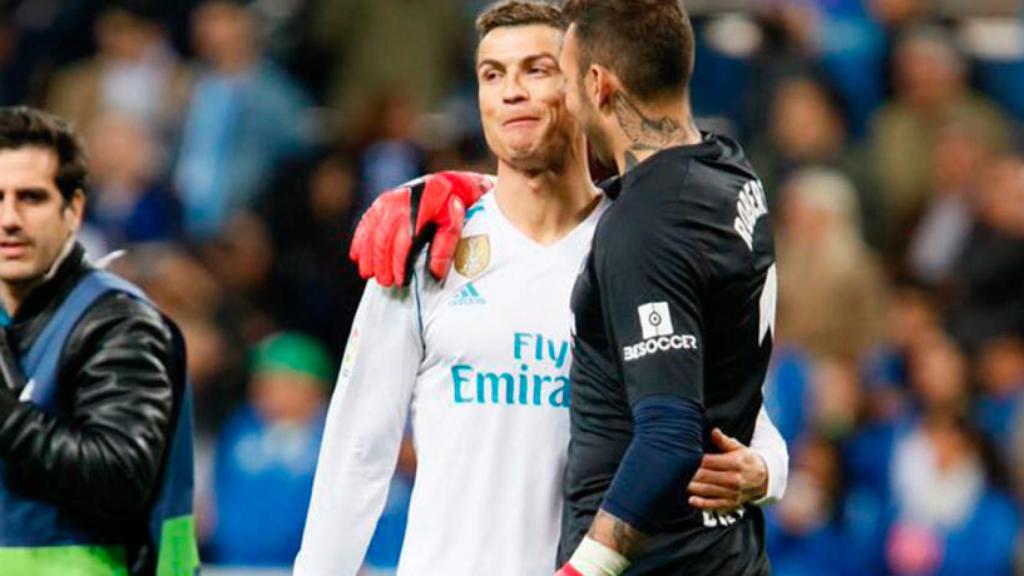 Cristiano y Roberto, tras el partido Foto: Manu Laya / El Bernabéu