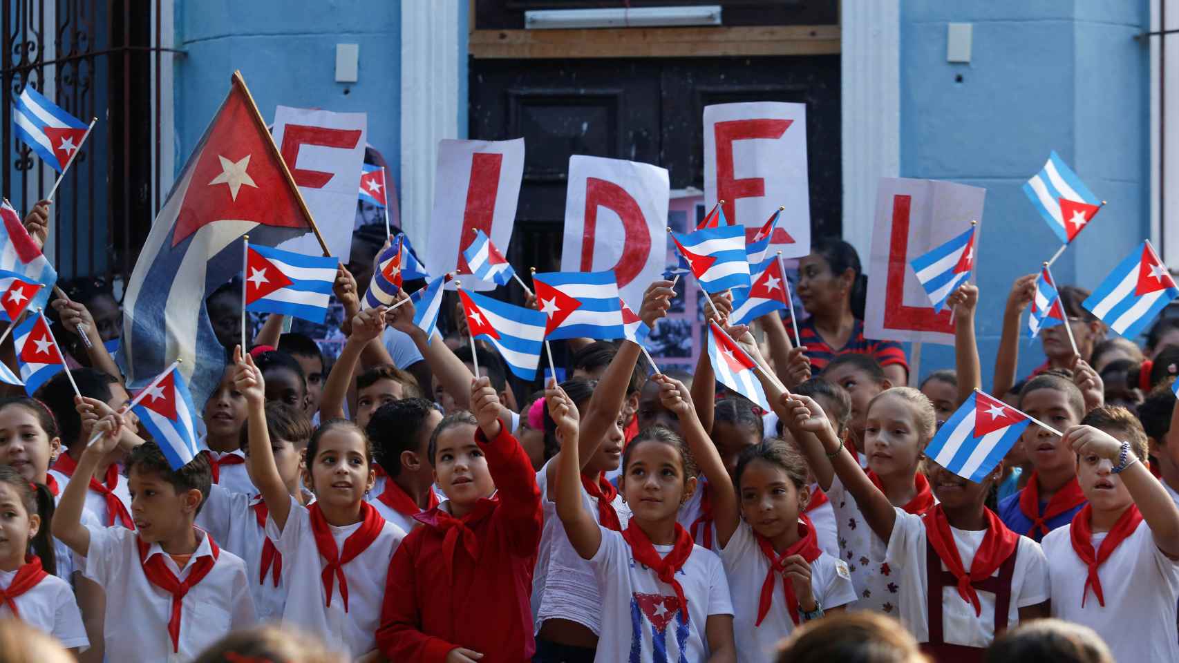 Un grupo de niños recuerdan a Fidel Castro un año después de su fallecimiento