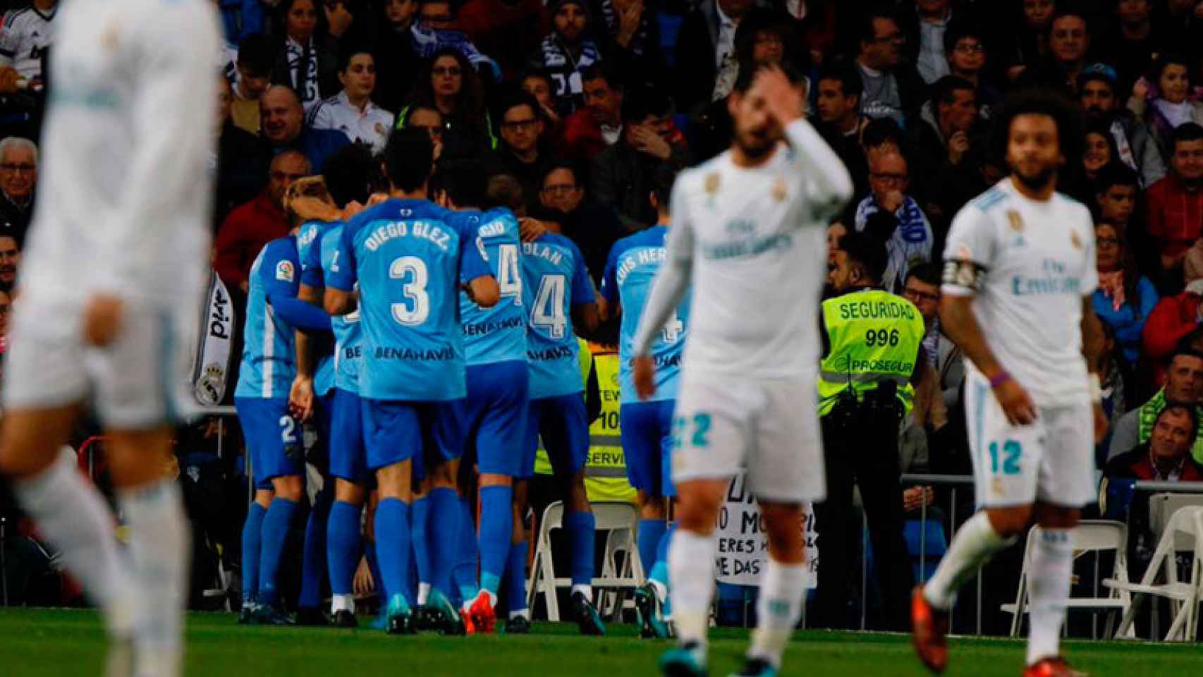 El Málaga celebra un gol en el Santiago Bernabéu Foto: Manu Laya / El Bernabéu