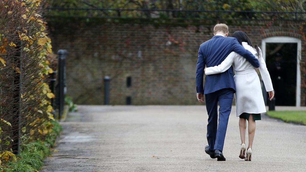 La pareja marchándose tras el anuncio oficial.