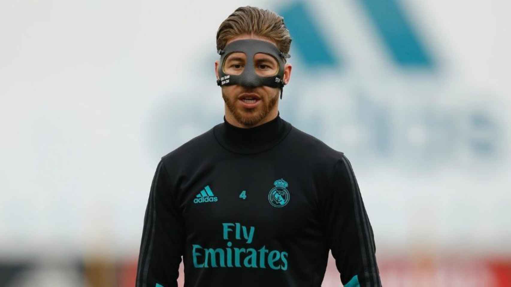 Sergio Ramos entrenando con máscara. Foto: Twitter (@realmadrid)