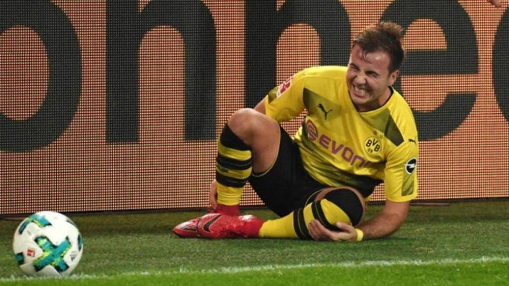 Götze, dolorido del tobillo. Foto: Twitter (@BVB)