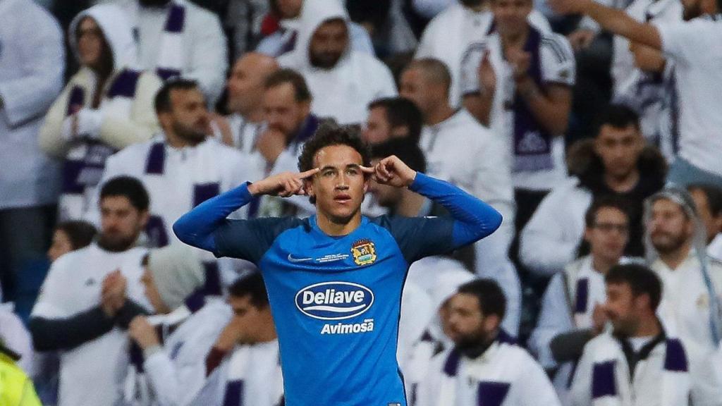 Luis Milla Jr. celebra su gol en el Bernabéu, el que era el 0-1.