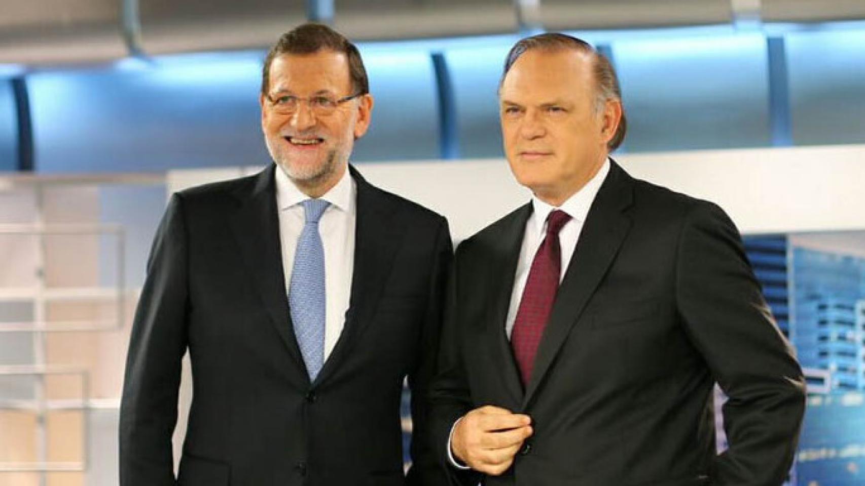 Críticas a Pedro Piqueras por no preguntarle a Rajoy si es M. Rajoy