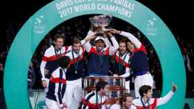 El equipo francés tras ganar la Copa Davis.